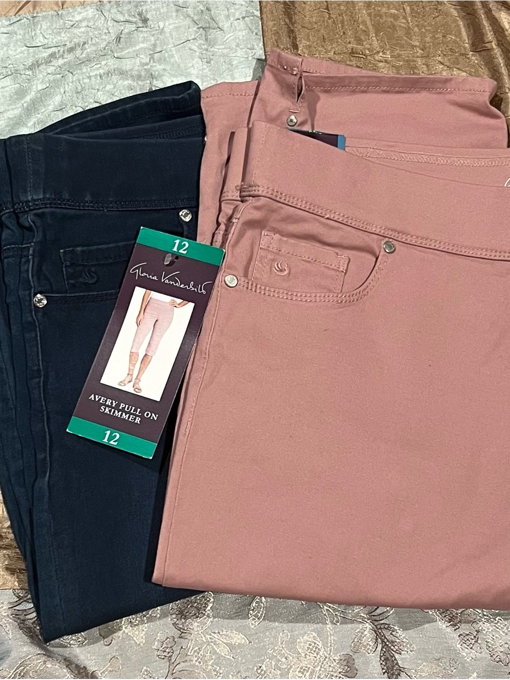 DOUBLE DEAL - 2 Pairs of Gloria Vanderbilt Capris - Stretchy, Size 12